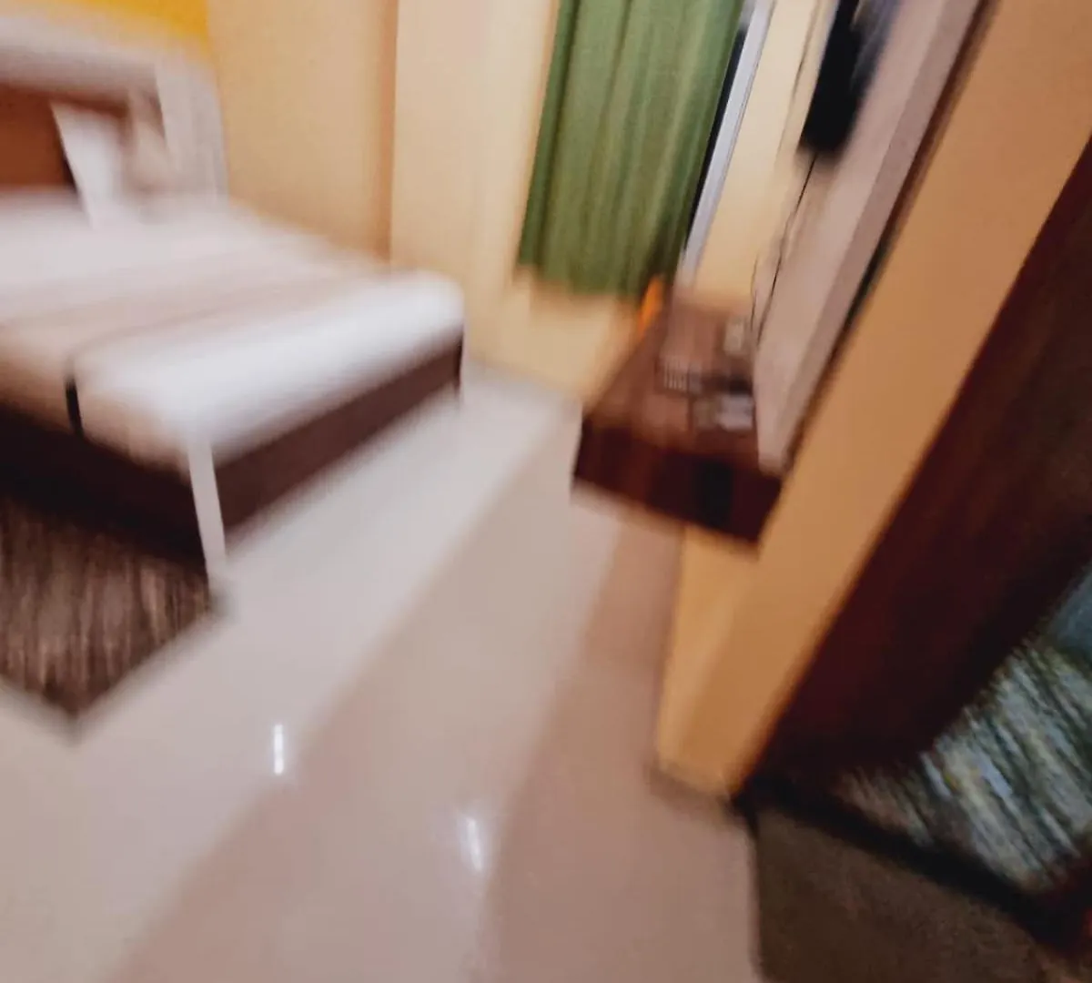 Hotel Coral Inn - Near Taj Tajganj